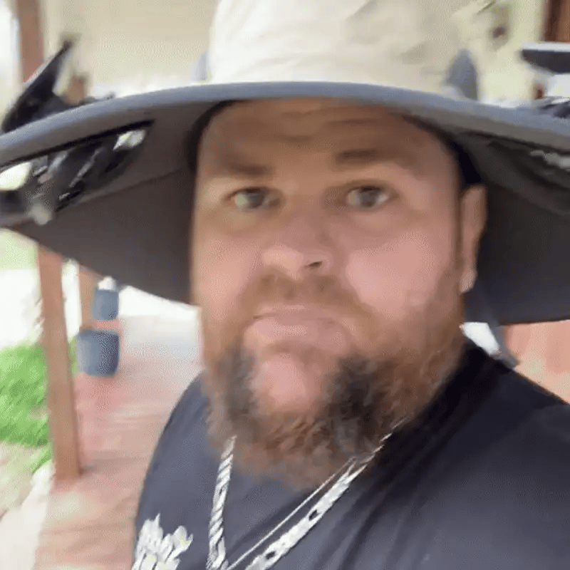 Sombrero con 2 Ventiladores y Paneles Solares
